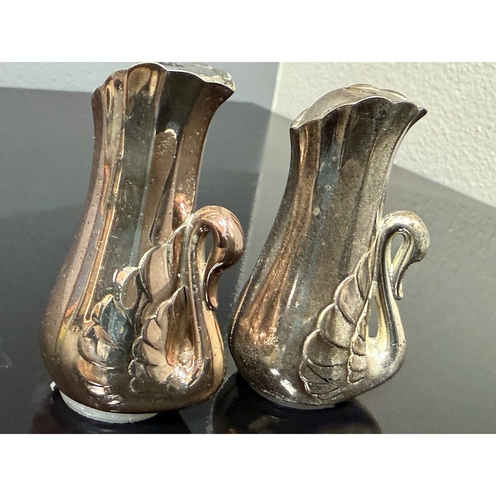 Swan Silver Plated Salt and Pepper Shakers WM Rogers Oneida Silversmiths